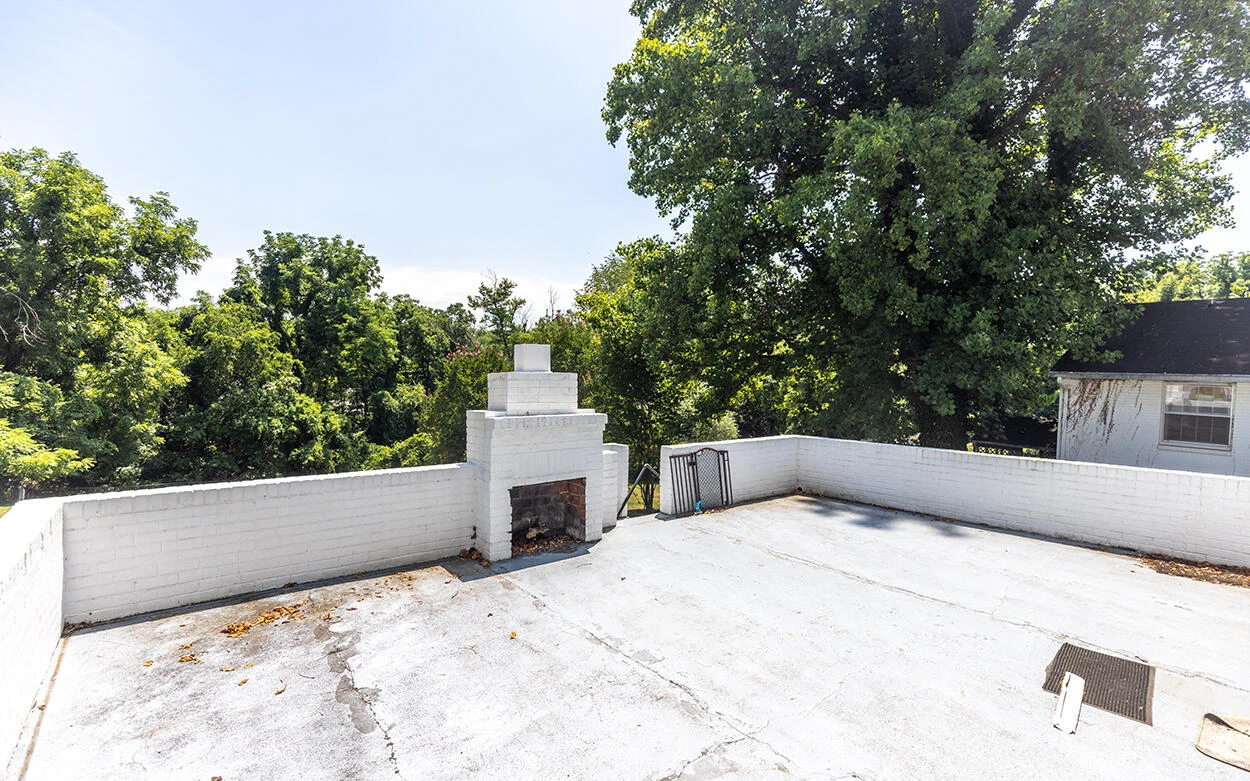 502 N Market ST - Photo 29