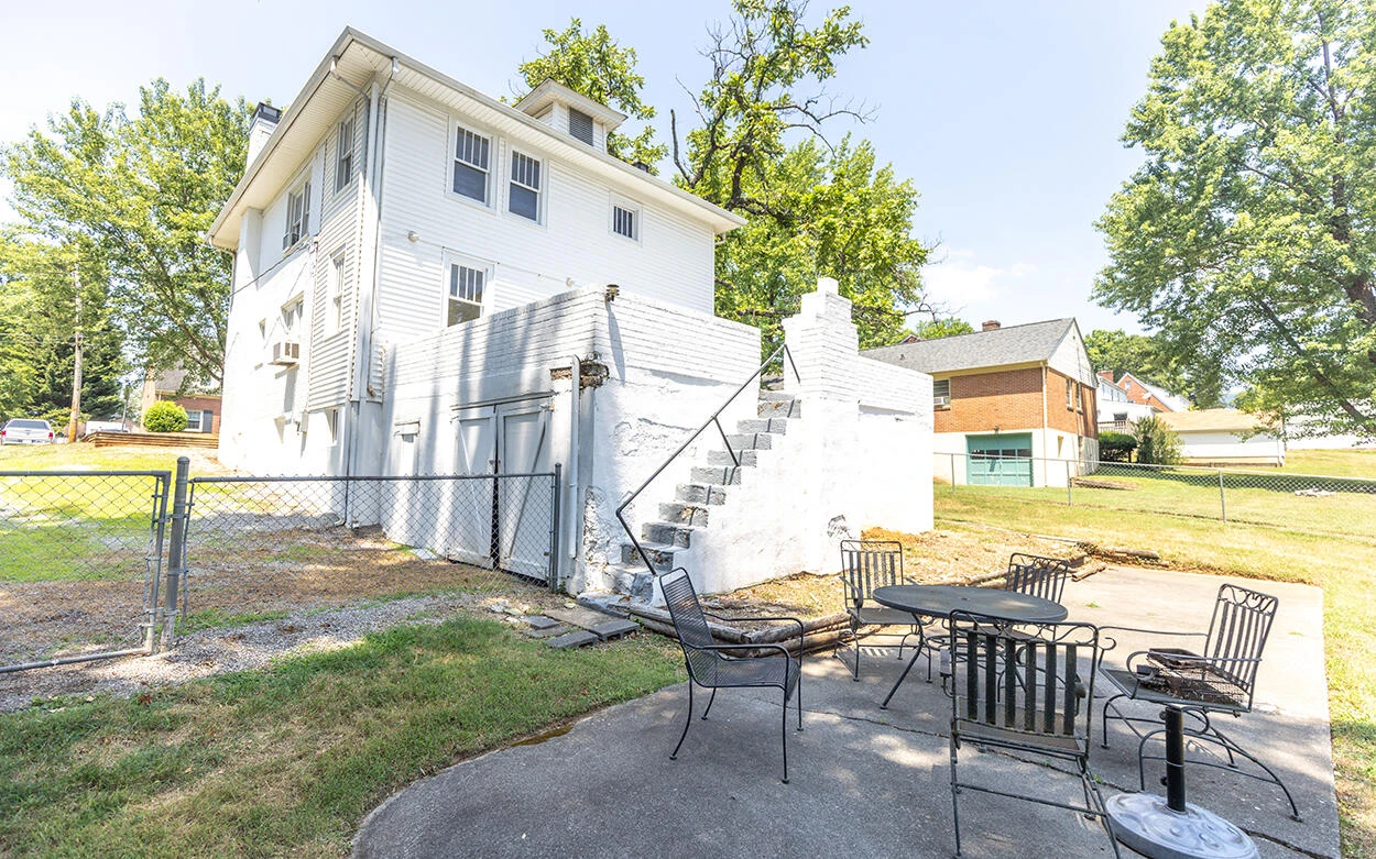 502 N Market ST - Photo 31