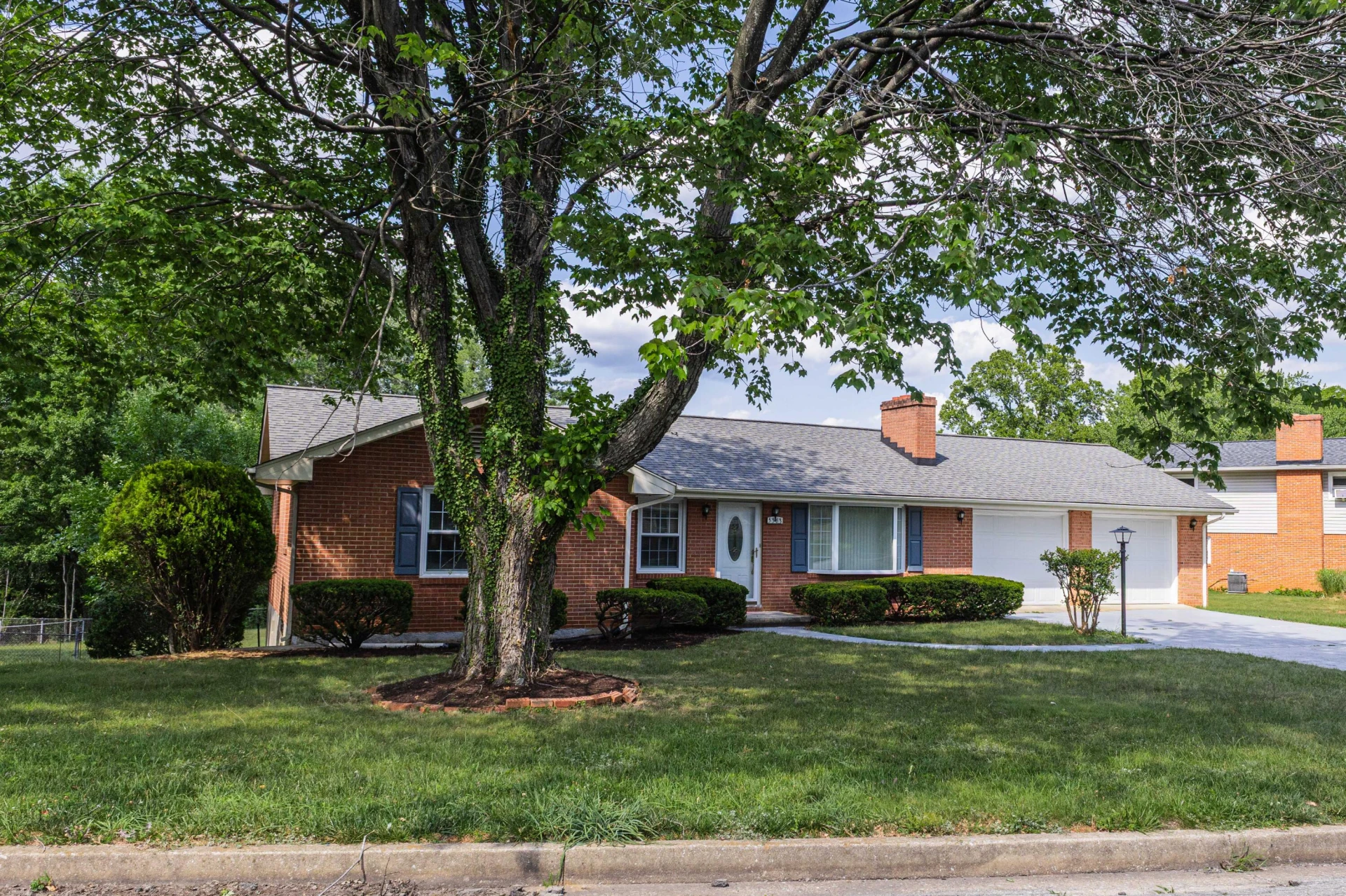 5563 Green Meadow RD - Photo 3