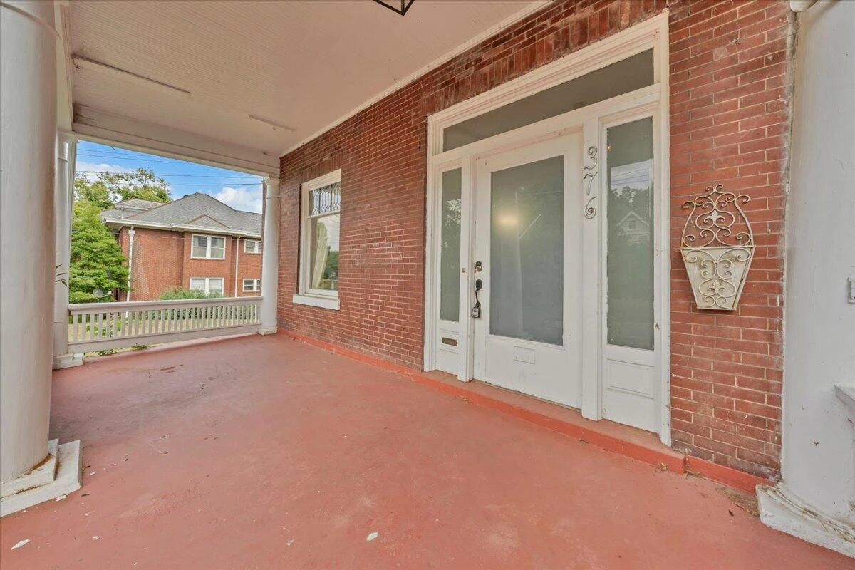 376 Allison AVE SW - Photo 3