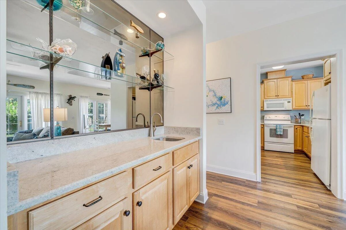 335 S Pointe Shore DR #APT 303 - Photo 13