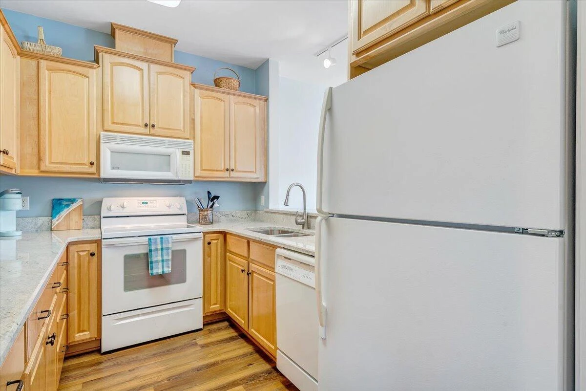 335 S Pointe Shore DR #APT 303 - Photo 14