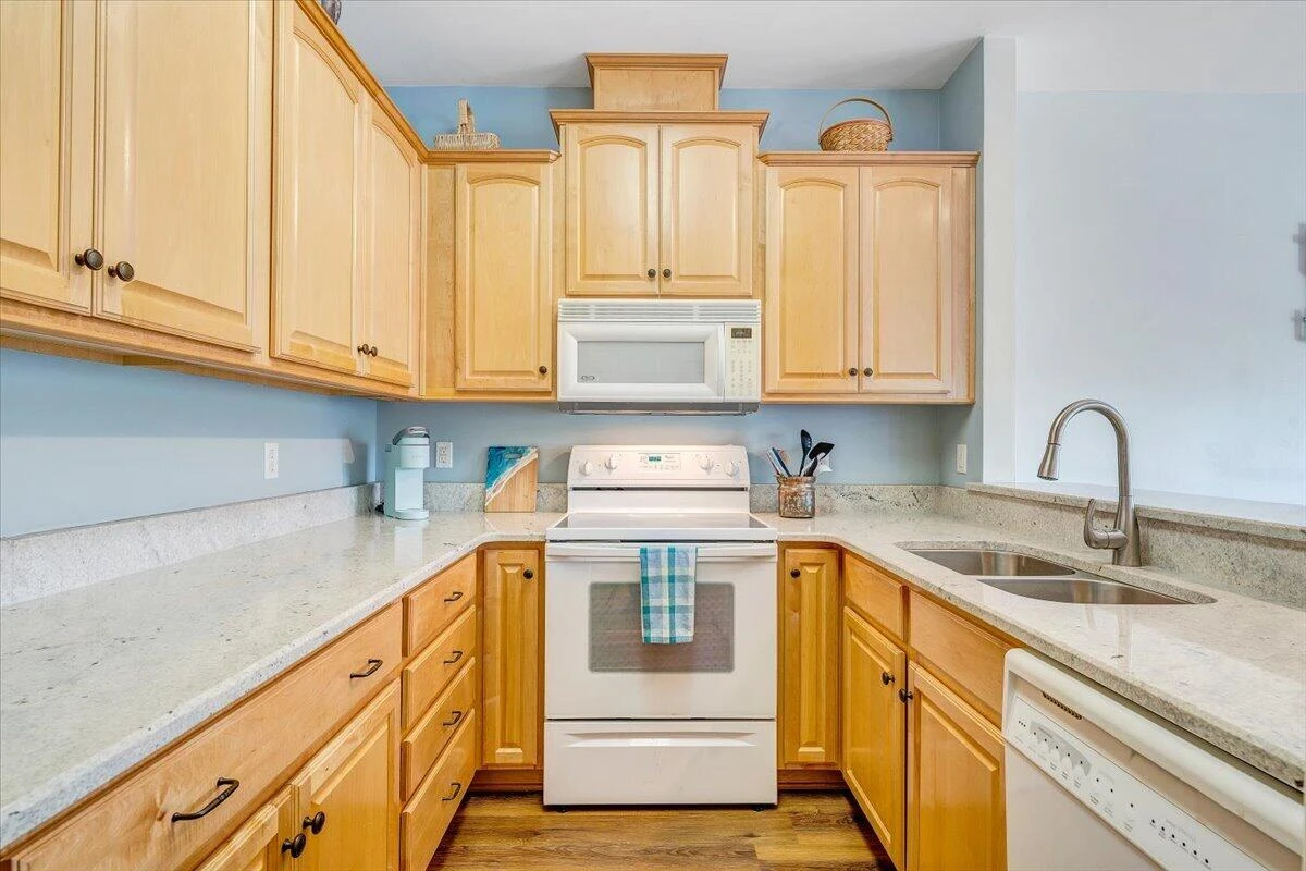 335 S Pointe Shore DR #APT 303 - Photo 15