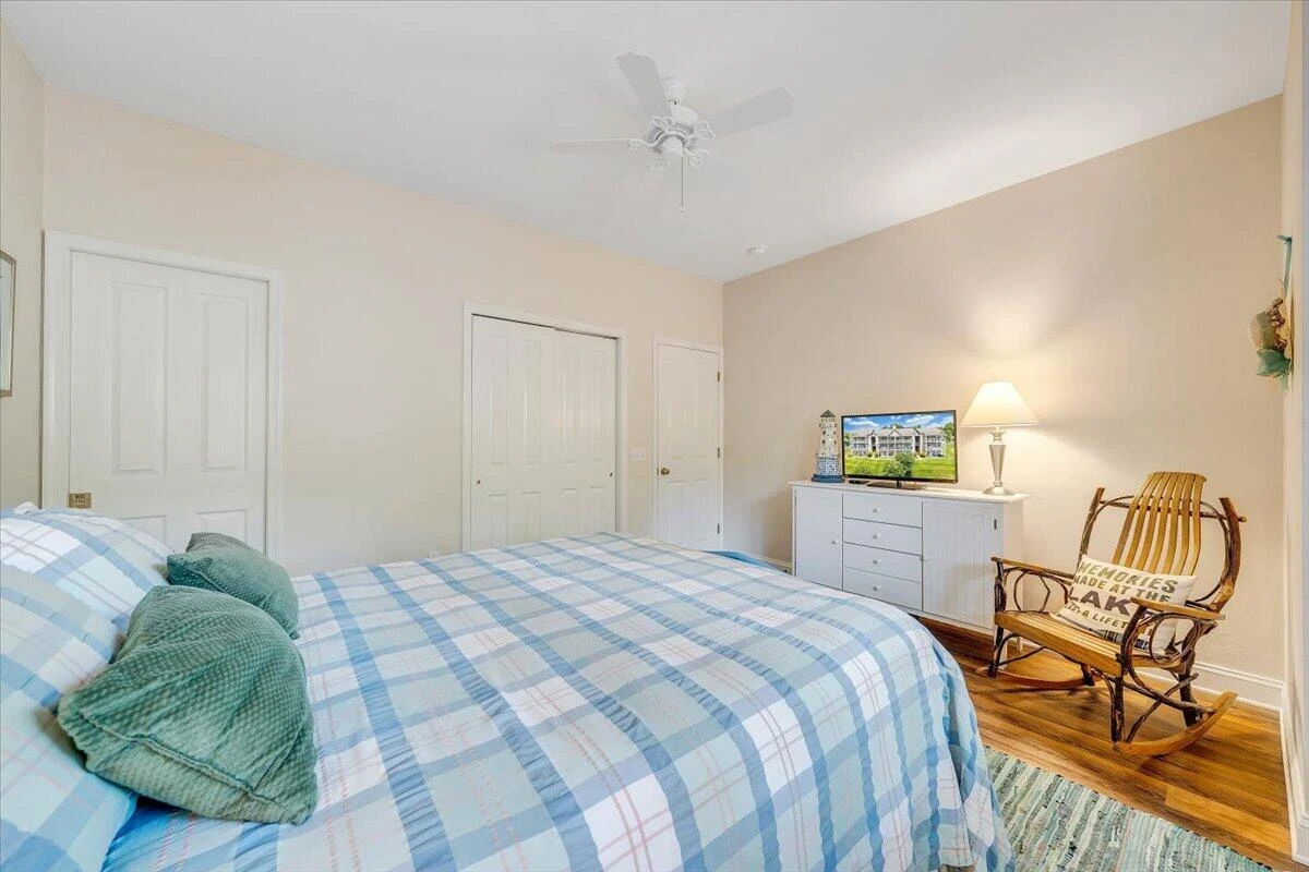 335 S Pointe Shore DR #APT 303 - Photo 18