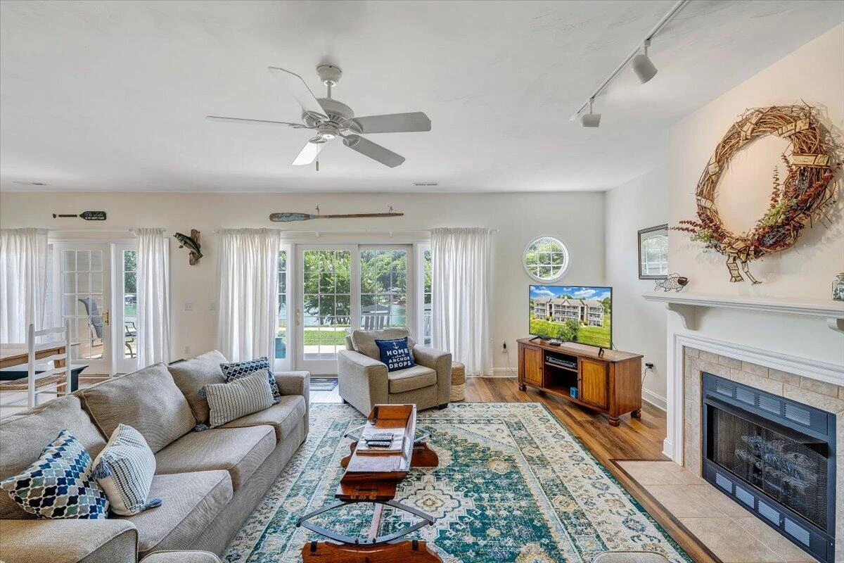 335 S Pointe Shore DR #APT 303 - Photo 4
