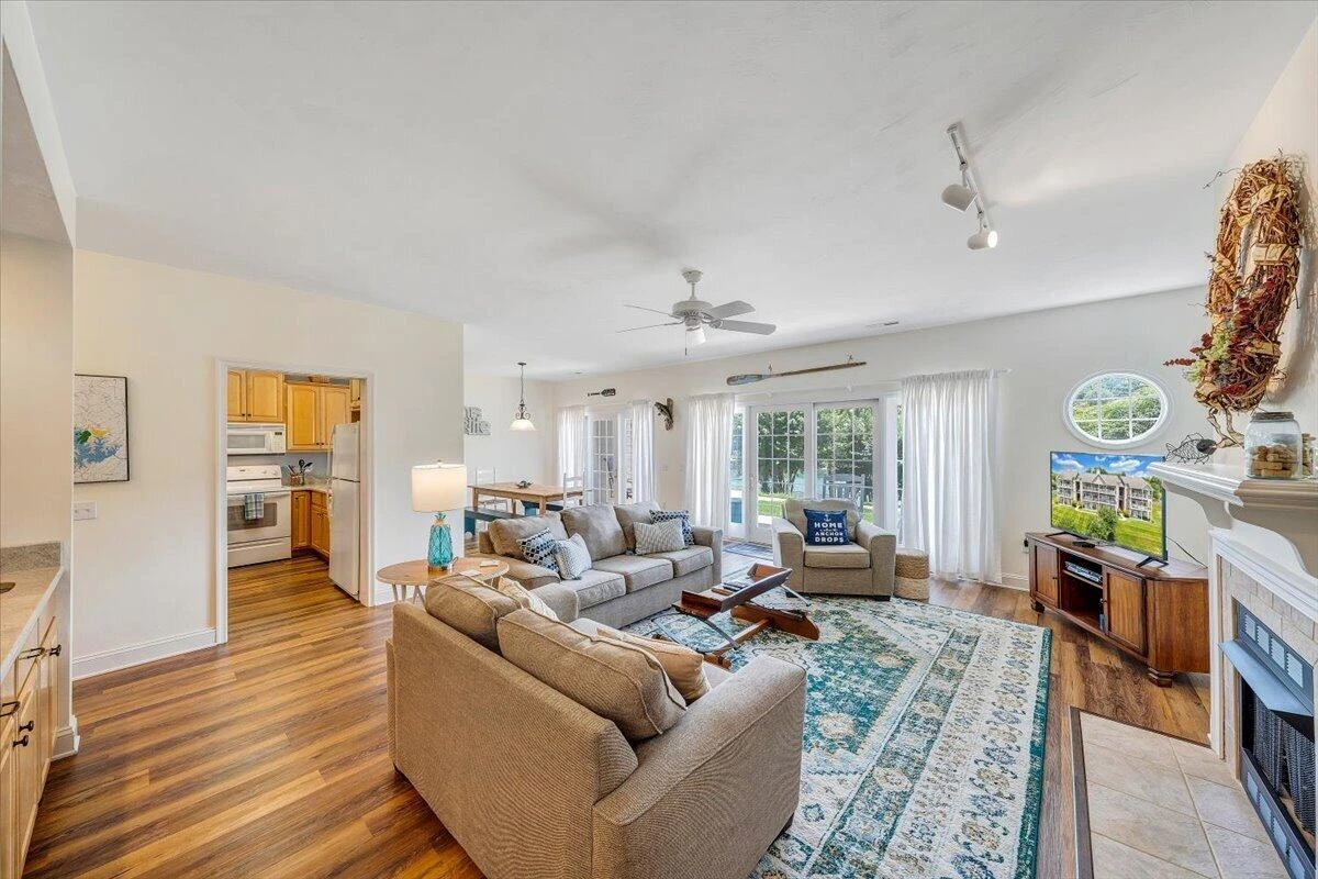 335 S Pointe Shore DR #APT 303 - Photo 5