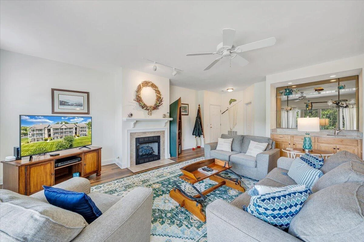 335 S Pointe Shore DR #APT 303 - Photo 8