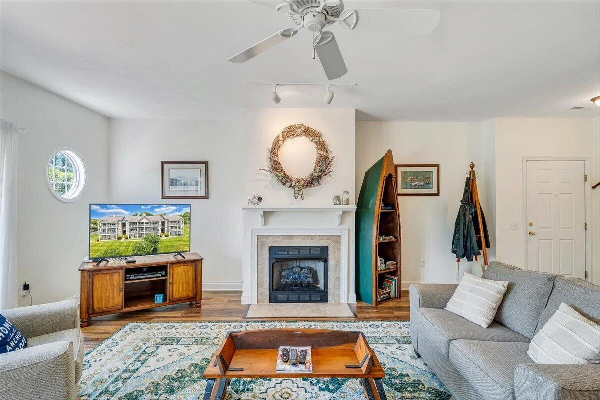 335 S Pointe Shore DR #APT 303 - Photo 9