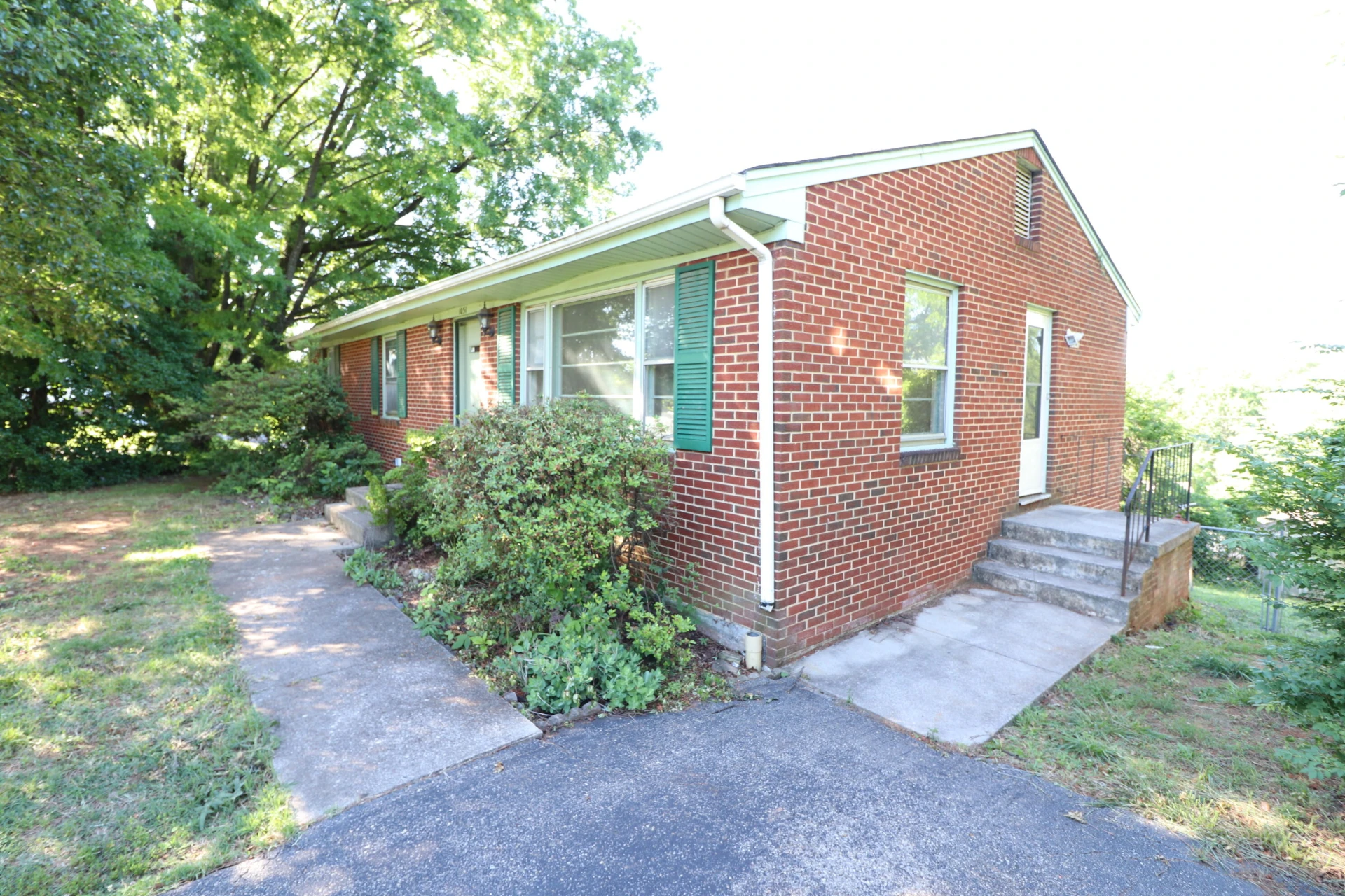 1031 Broadhill DR - Photo 2