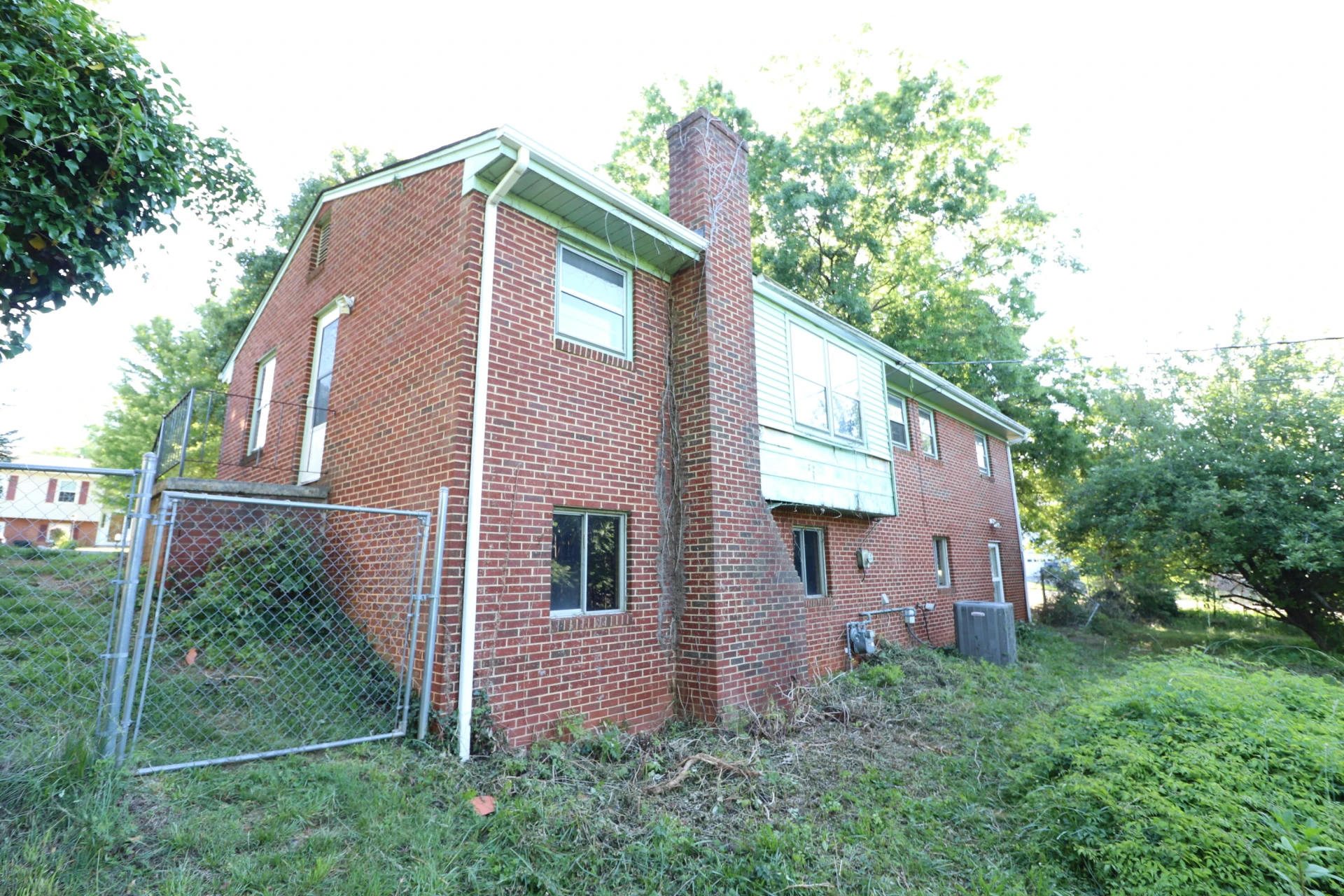 1031 Broadhill DR - Photo 3