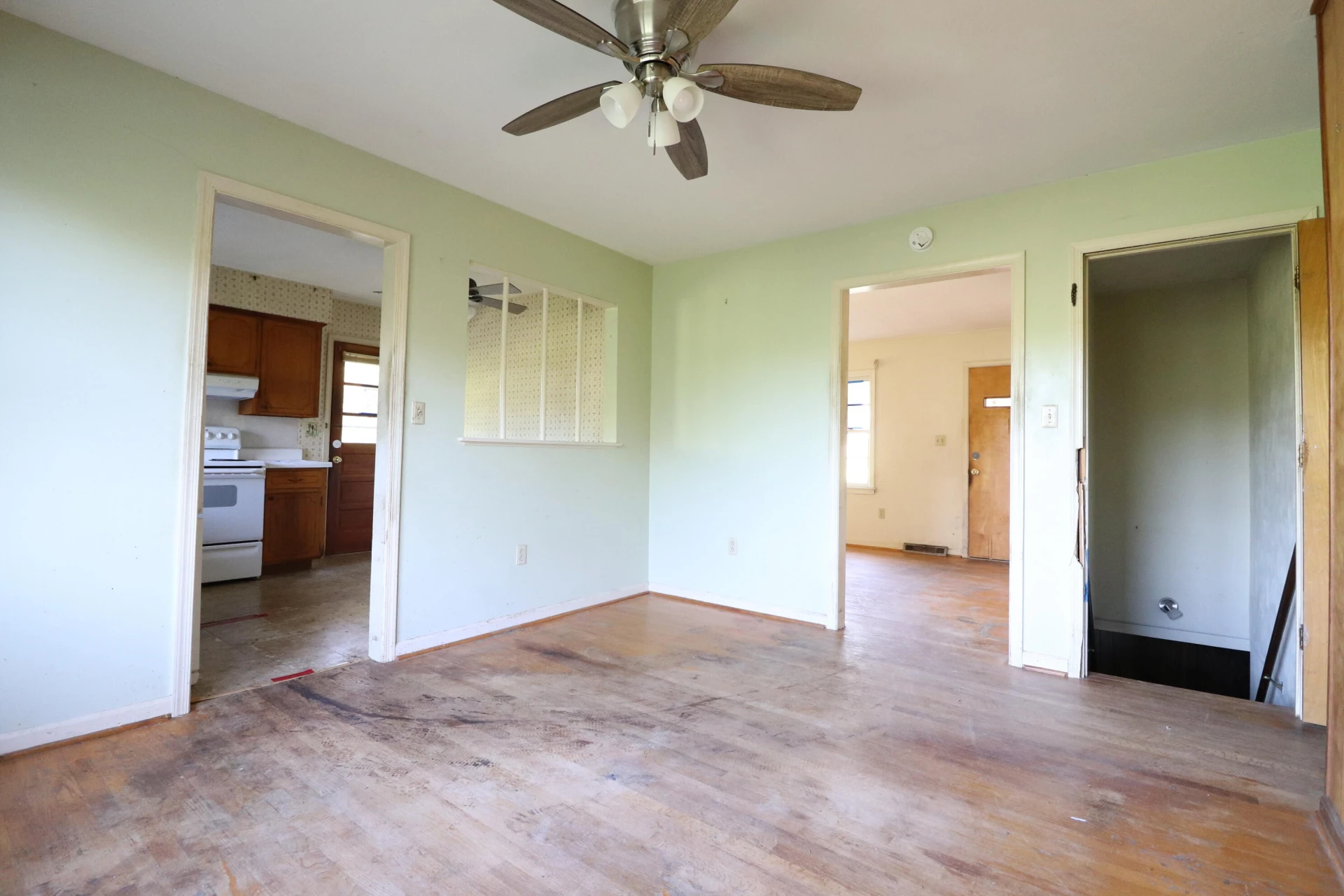 1031 Broadhill DR - Photo 6