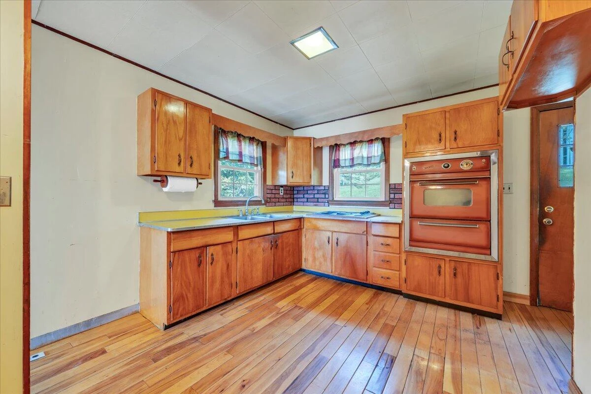 201 Long AVE - Photo 10