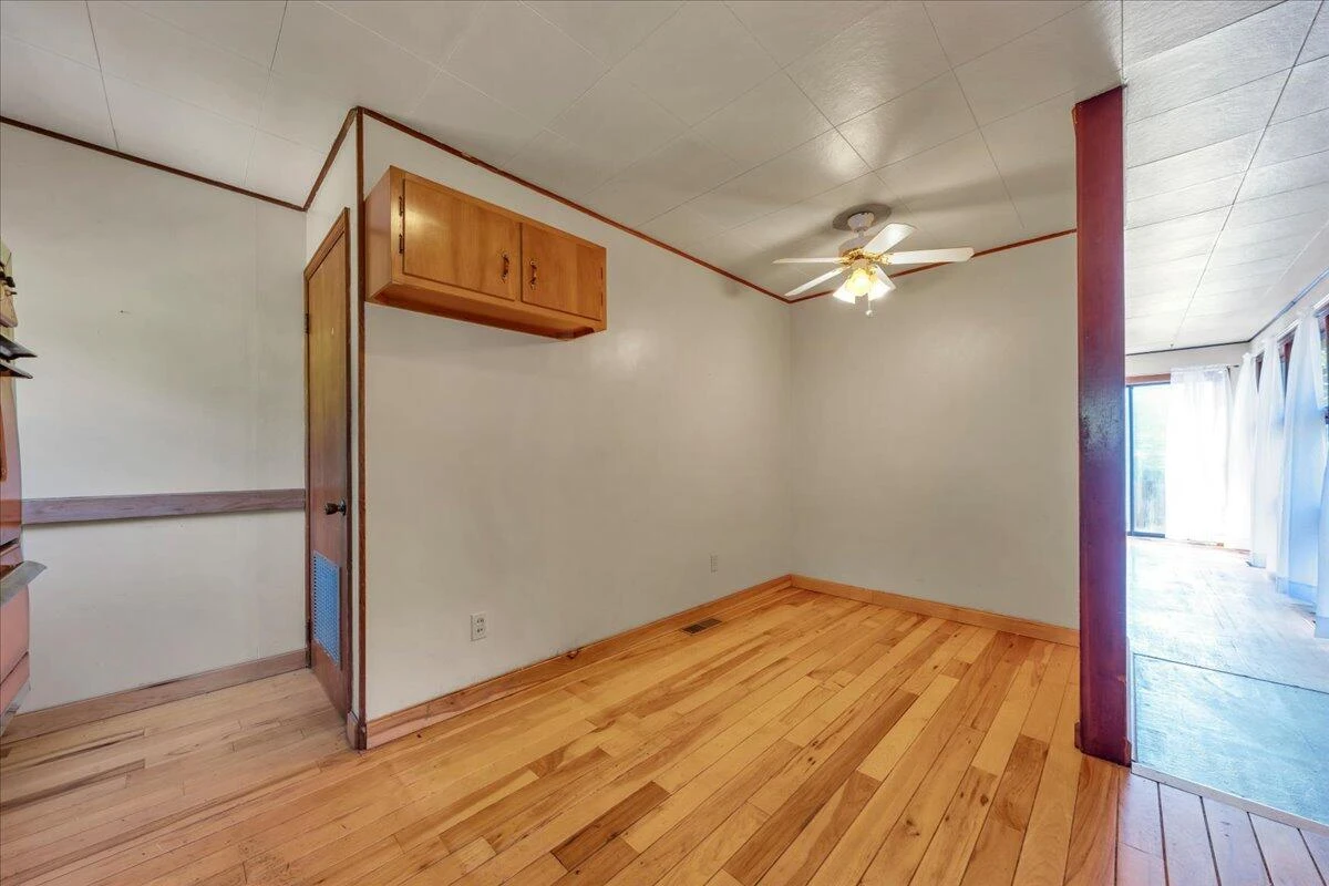 201 Long AVE - Photo 13