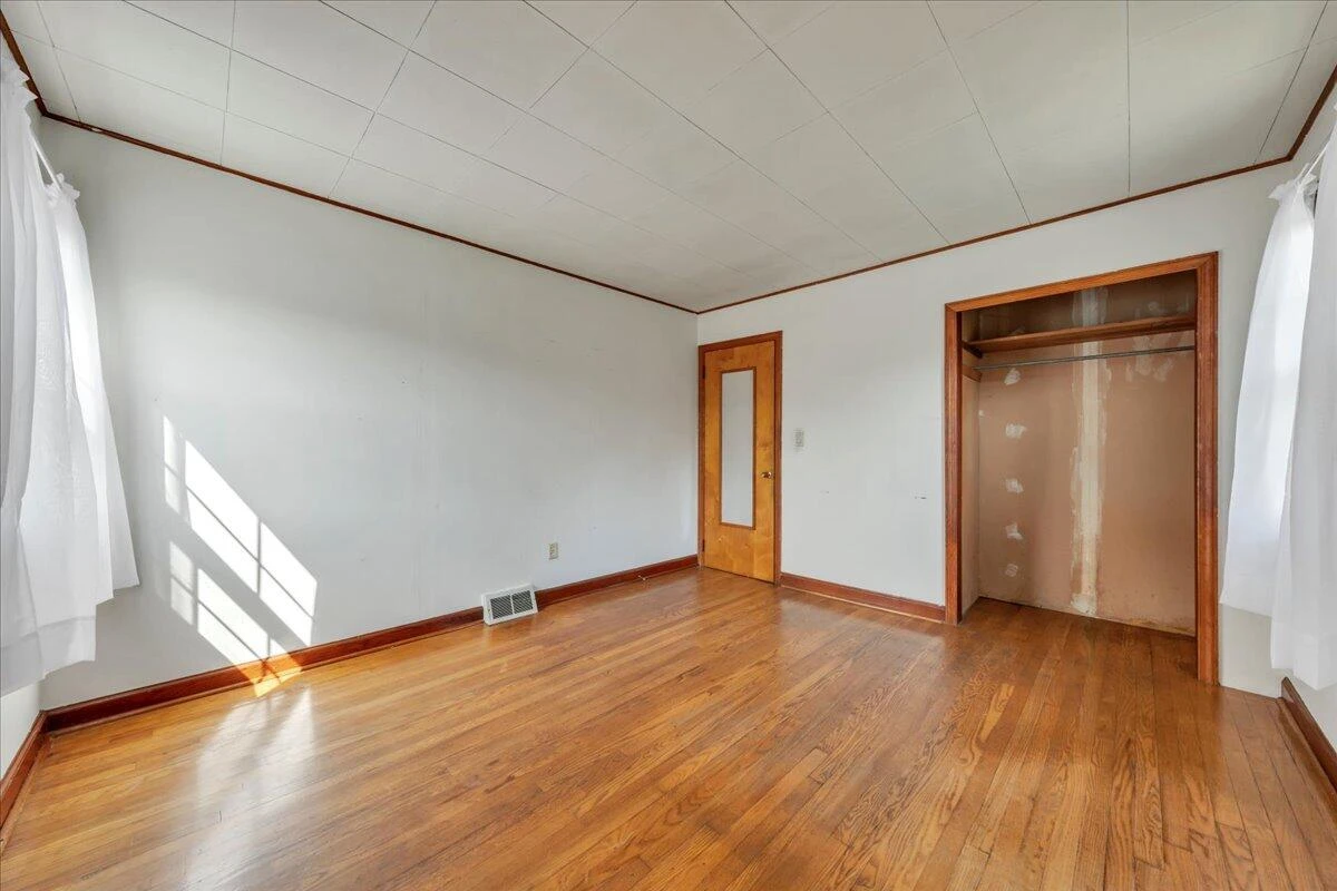 201 Long AVE - Photo 15