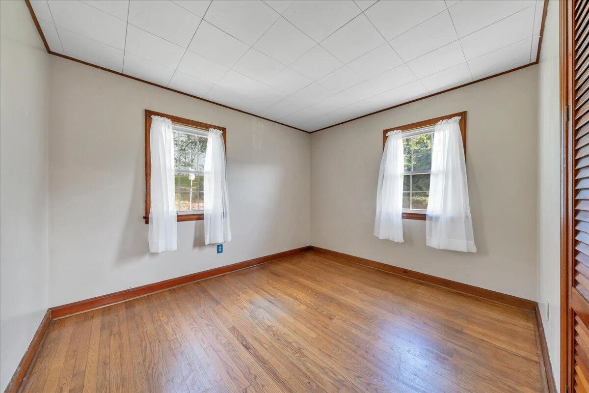 201 Long AVE - Photo 16