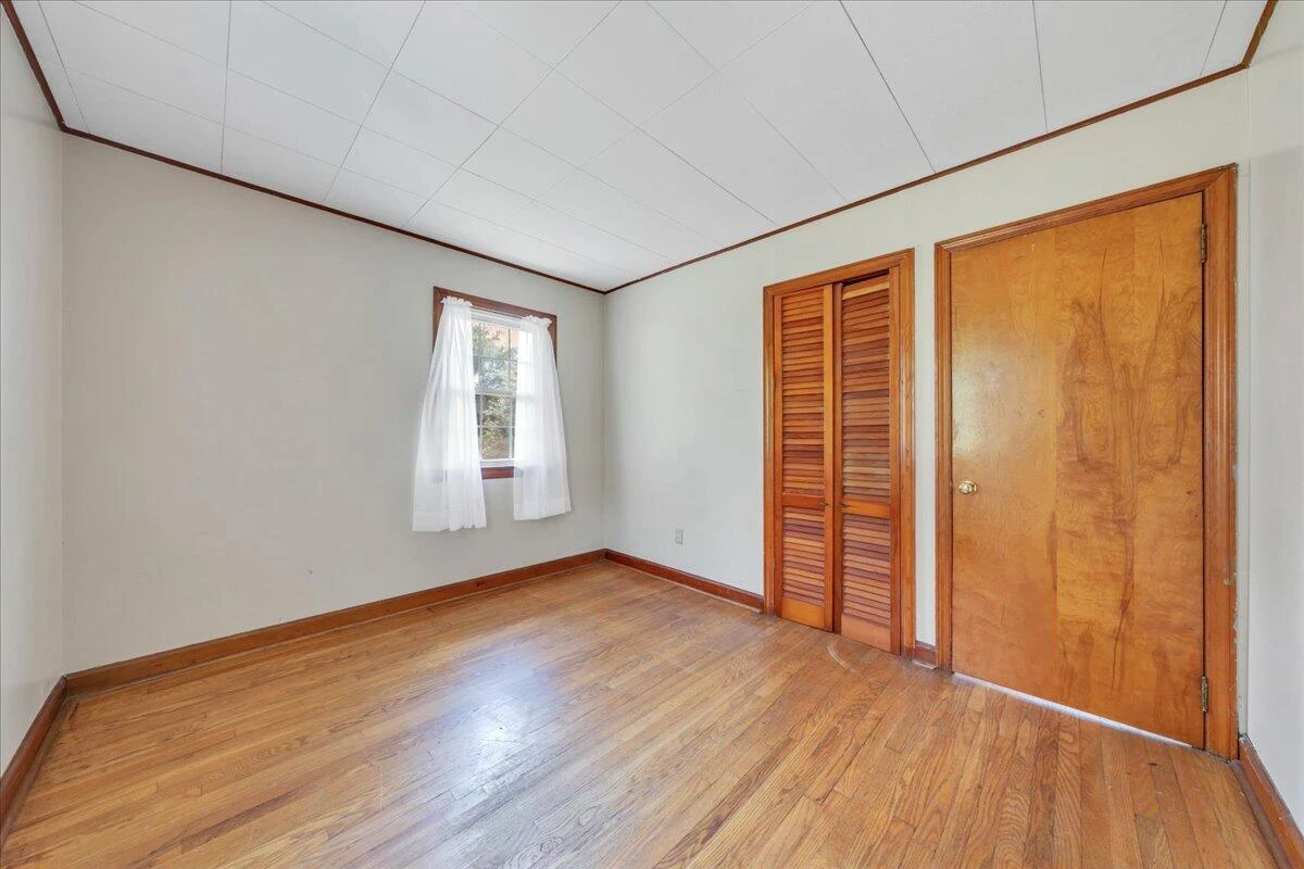 201 Long AVE - Photo 17
