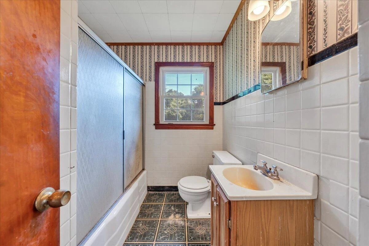201 Long AVE - Photo 18
