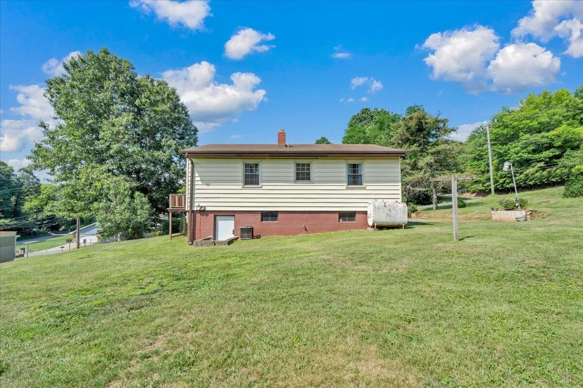 201 Long AVE - Photo 34