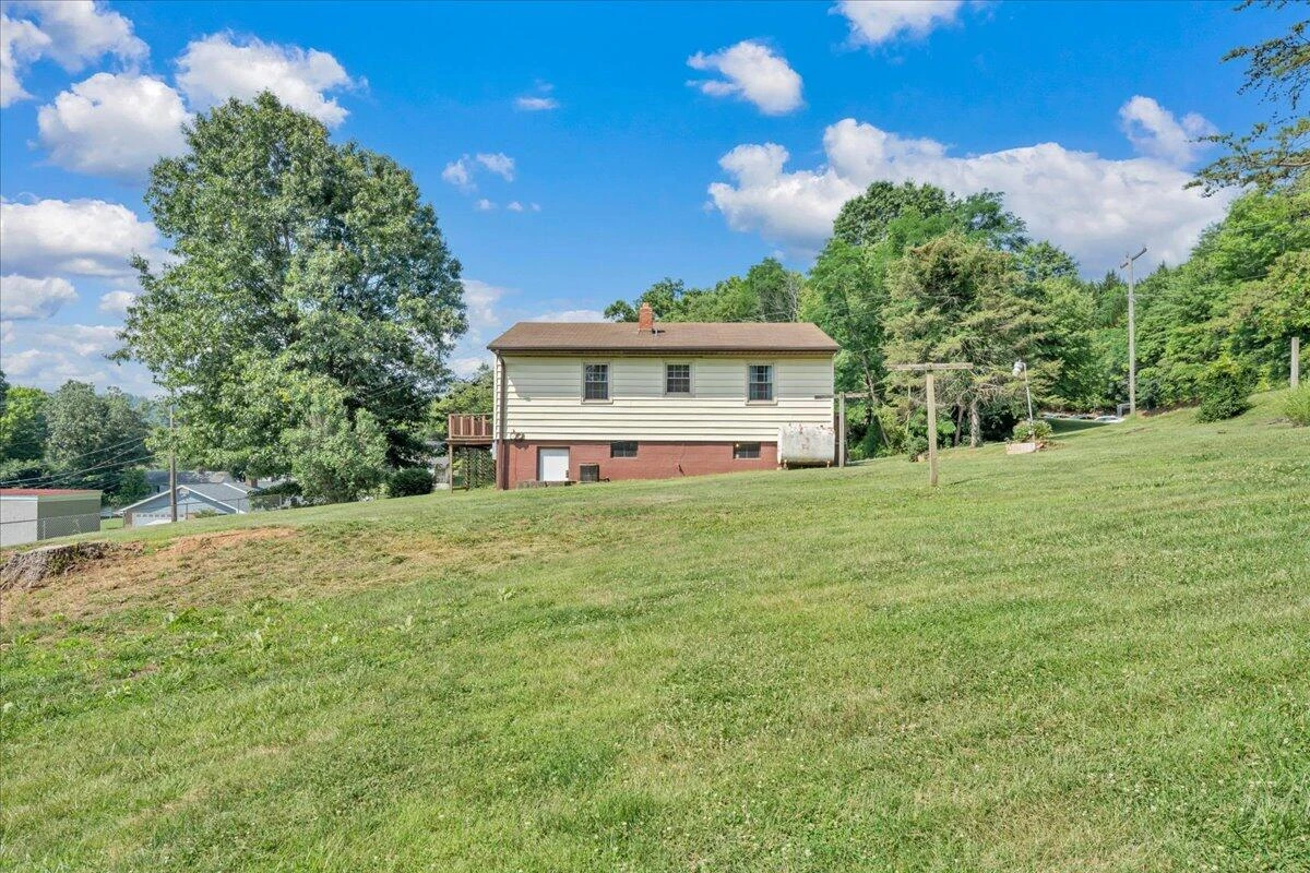 201 Long AVE - Photo 35