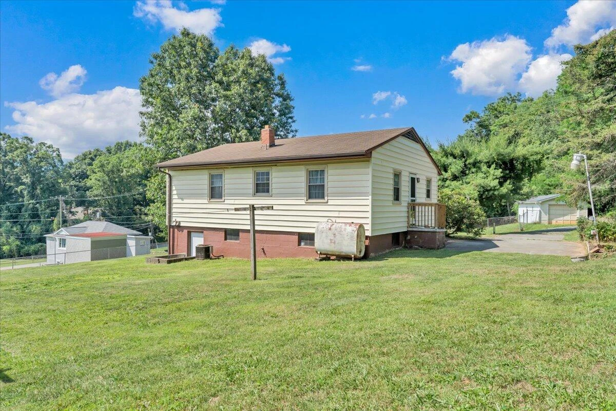 201 Long AVE - Photo 36