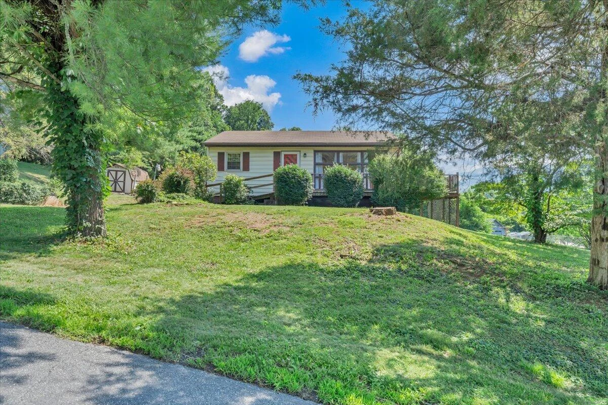 201 Long AVE - Photo 40