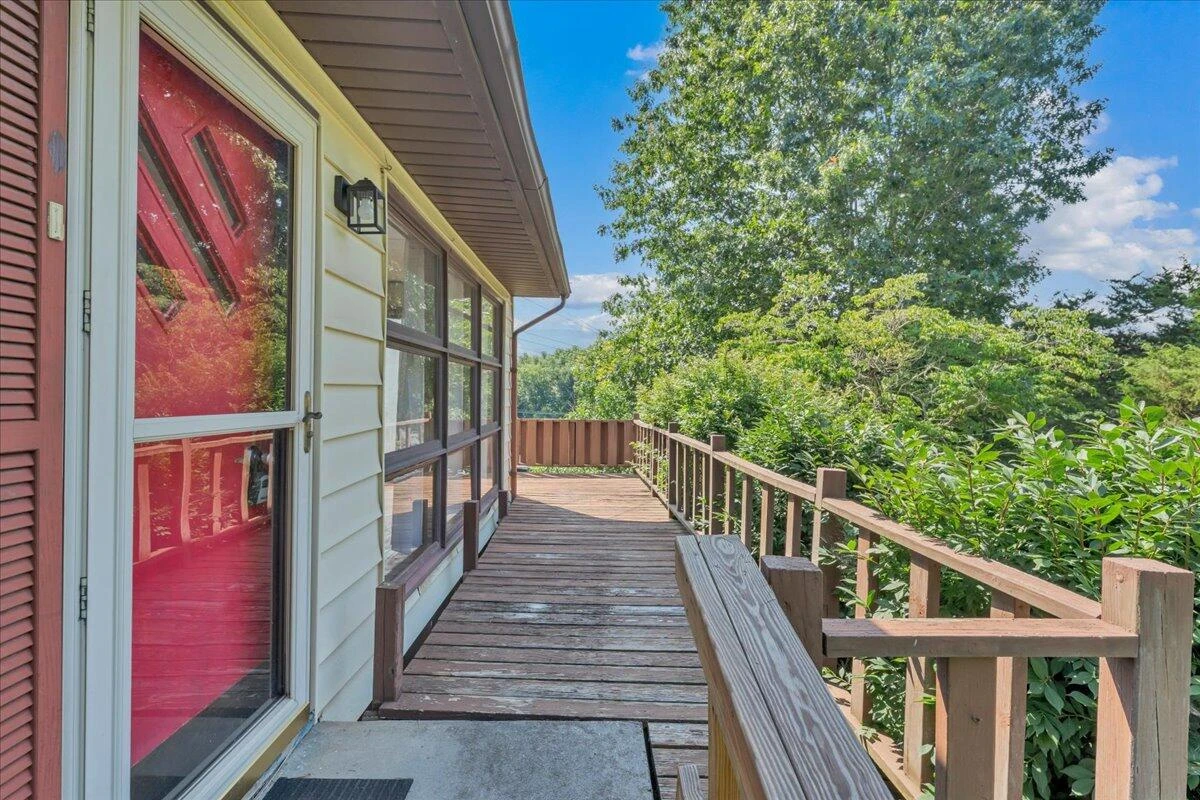 201 Long AVE - Photo 5