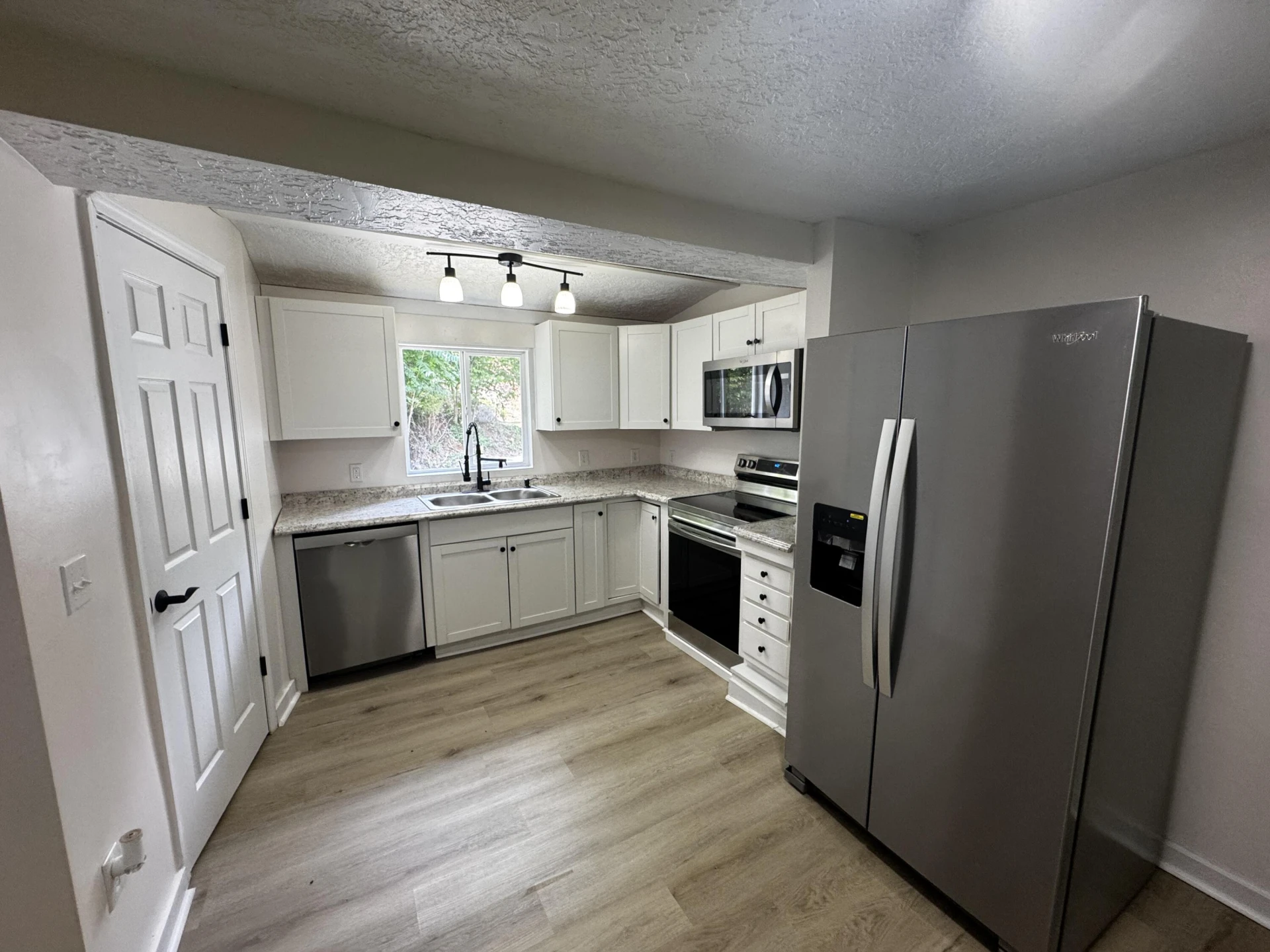 4420 Seneca Hollow RD - Photo 3