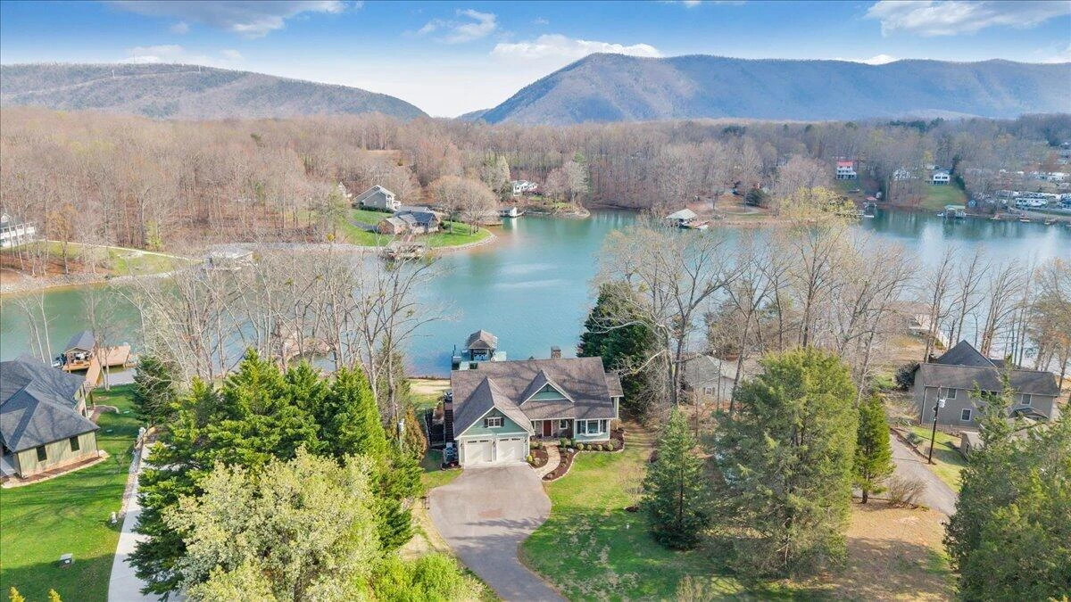 308 Pine DR