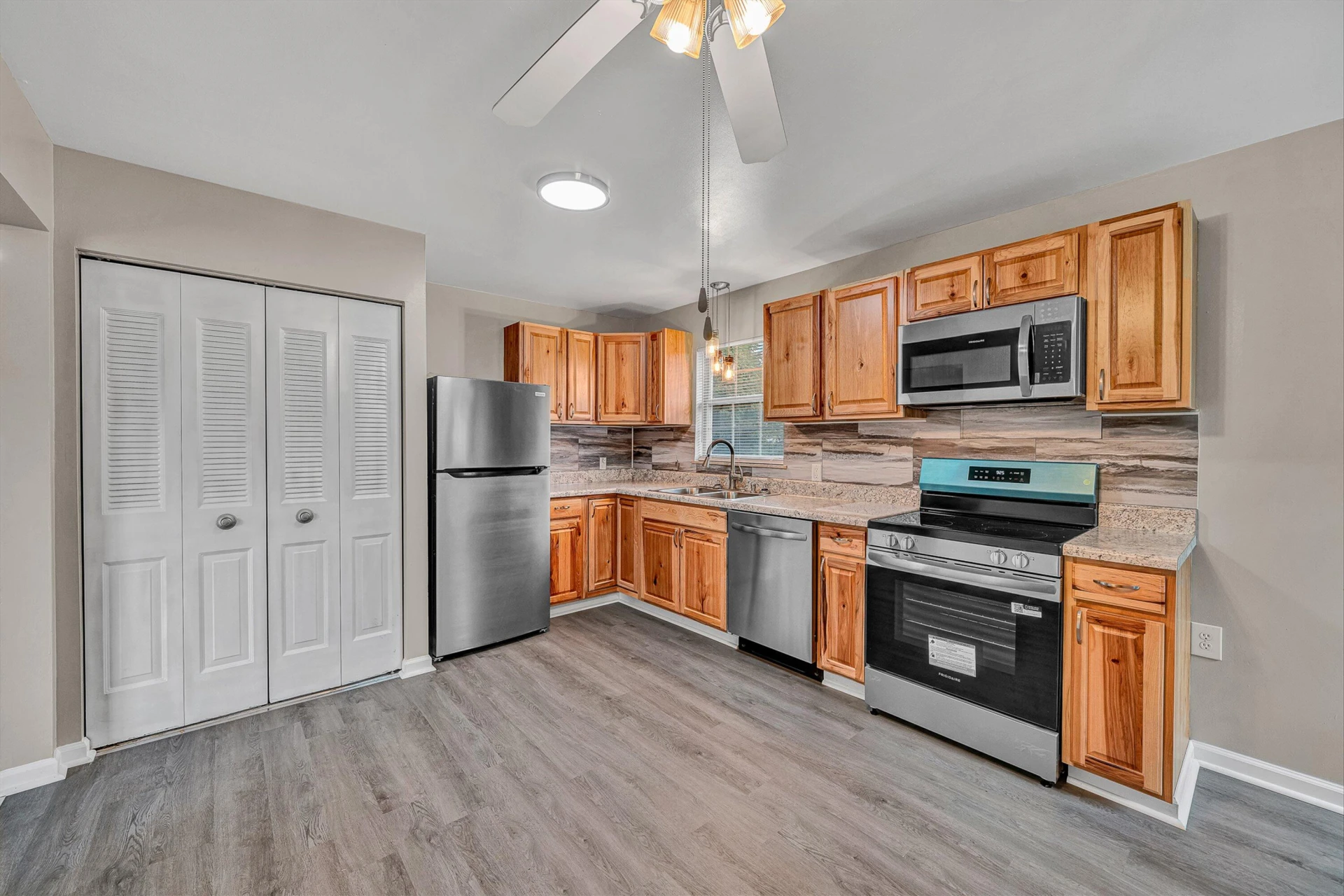1609 Dunbar ST NW - Photo 5