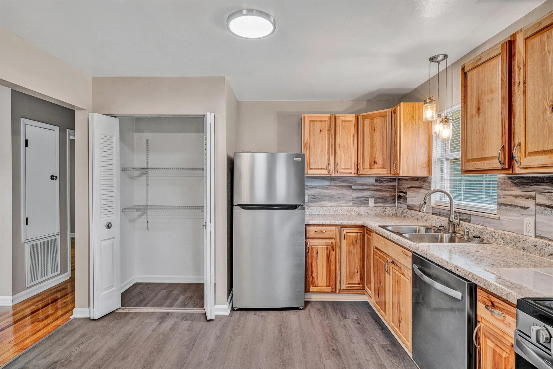1609 Dunbar ST NW - Photo 6