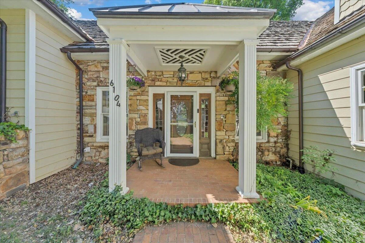6104 Greyholme LN - Photo 3