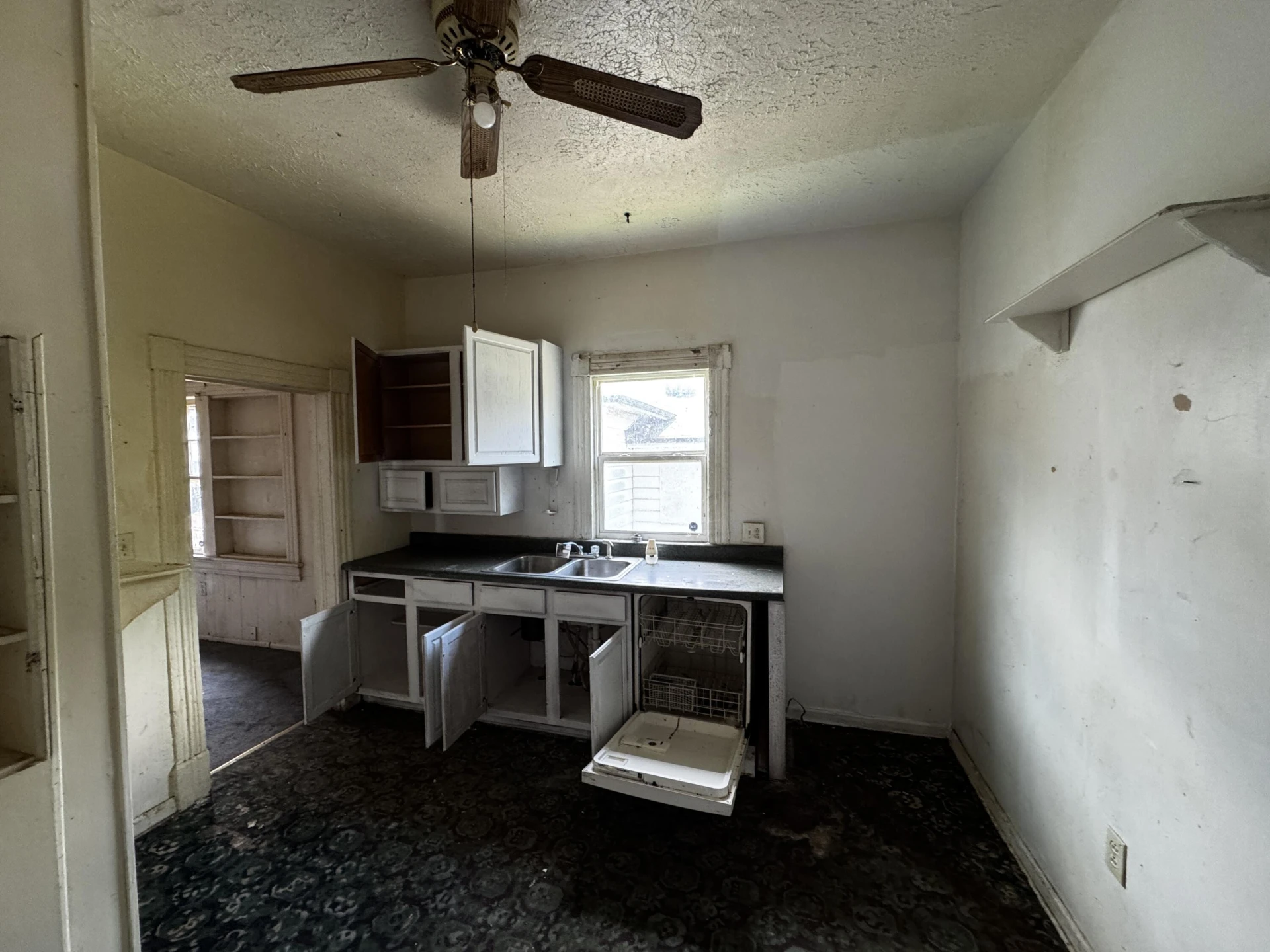 1606 Church AVE SE - Photo 2