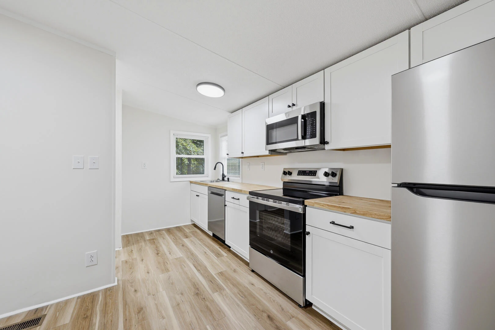 304 Ridgelake RD - Photo 4