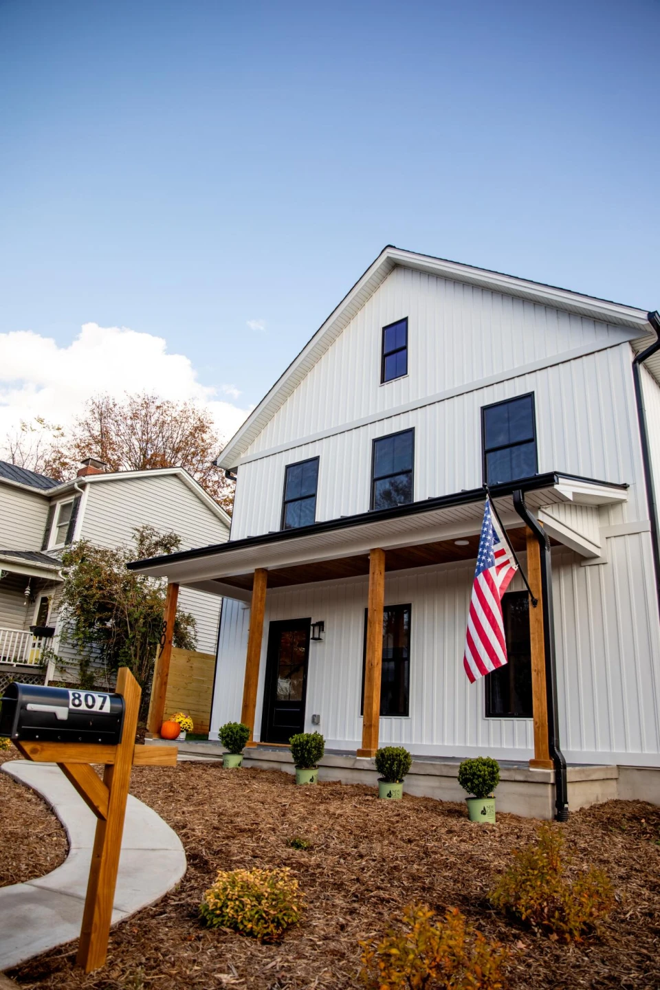807 Grove ST - Photo 2