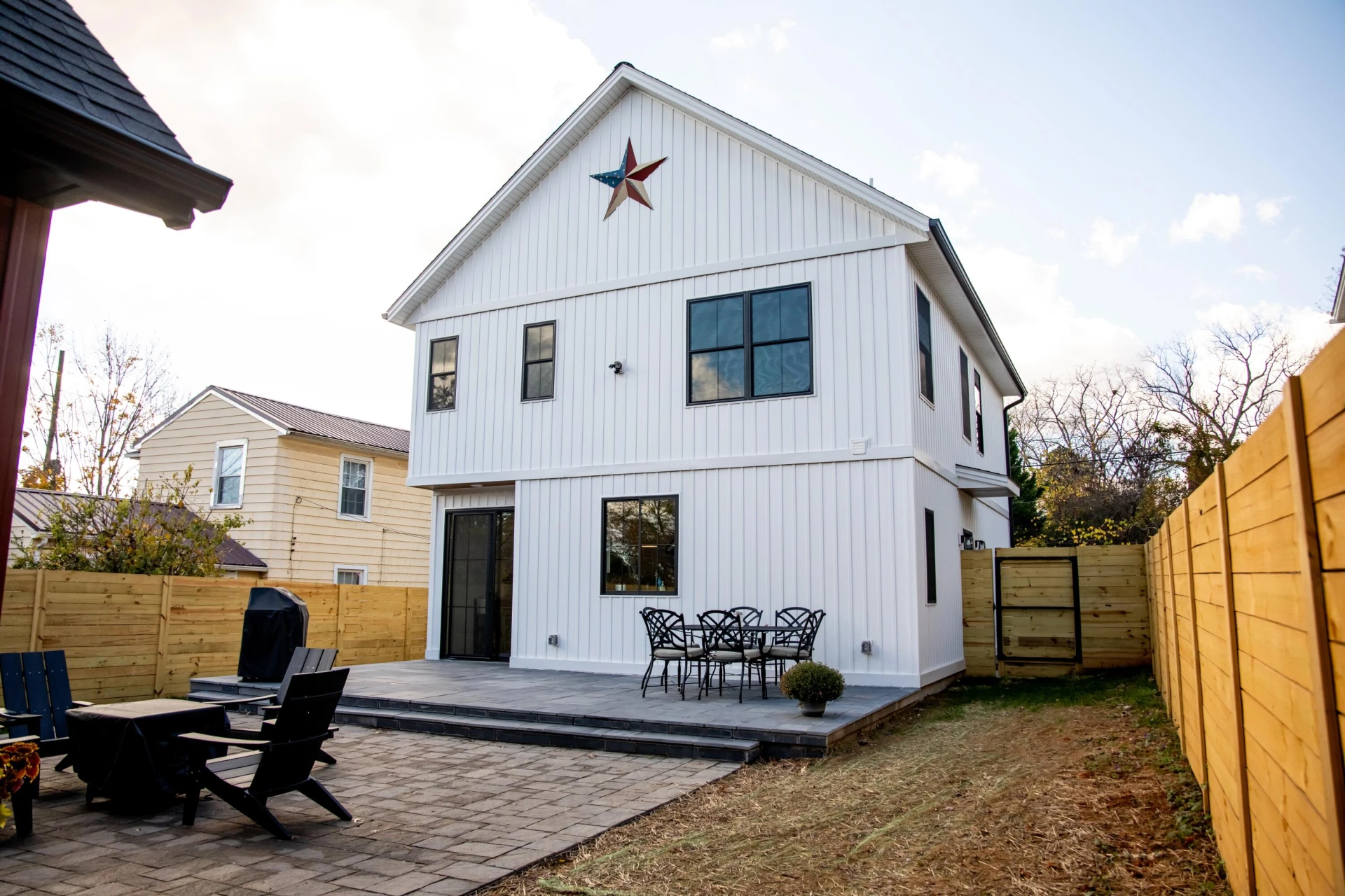 807 Grove ST - Photo 4