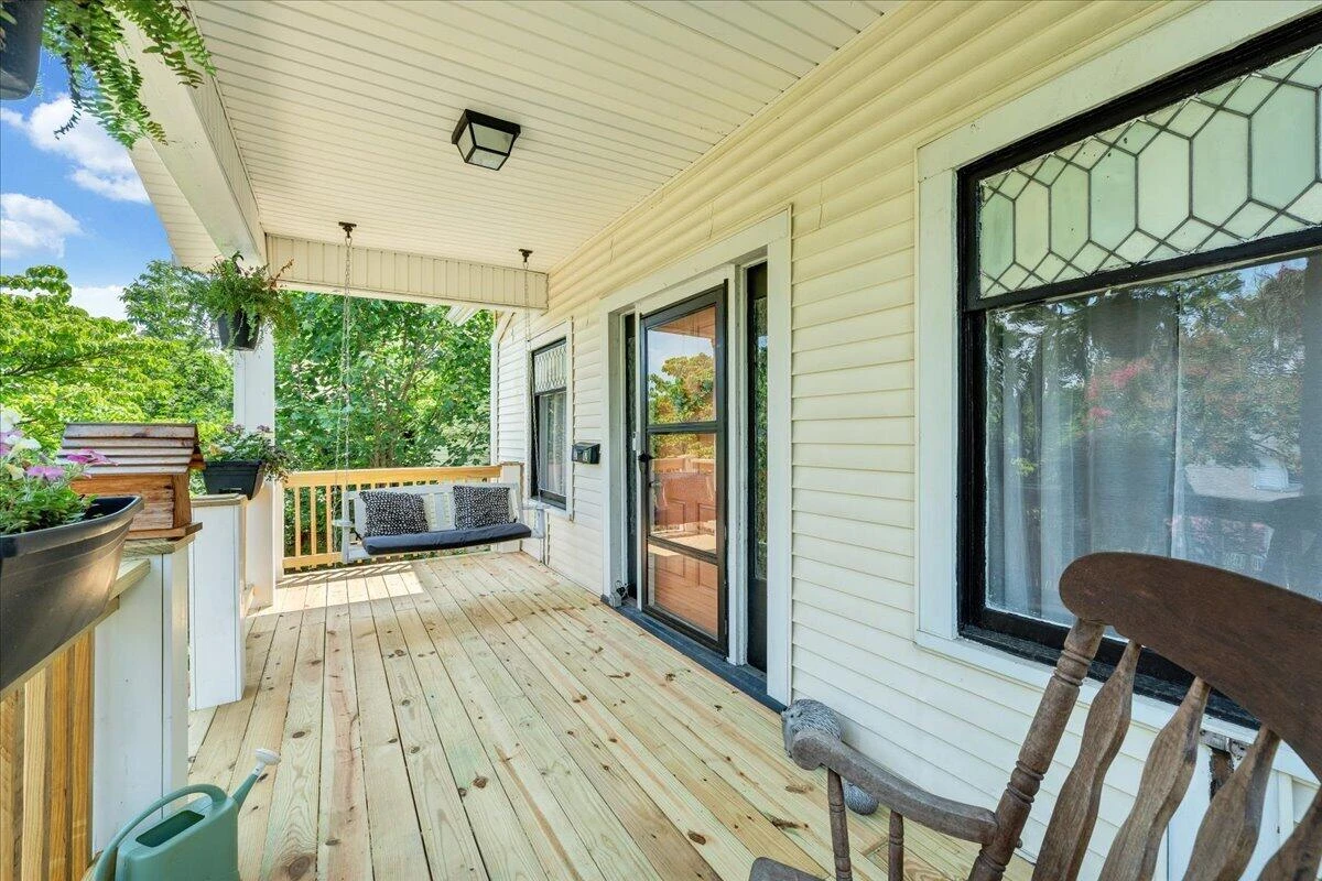 2112 Denniston AVE SW - Photo 2