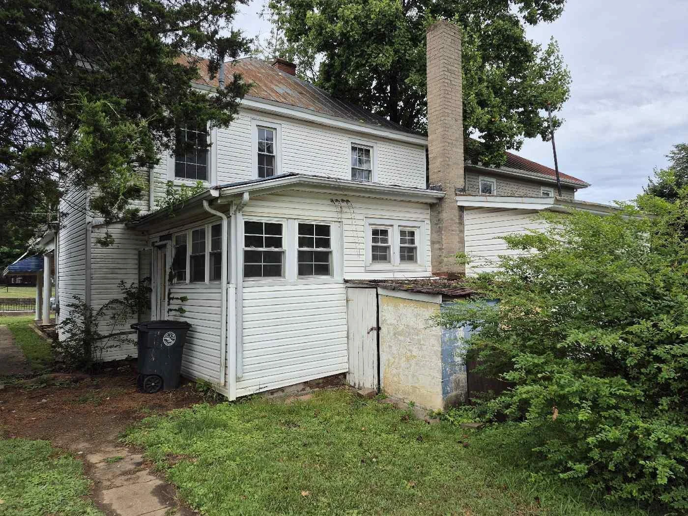 806 Stuart ST - Photo 5