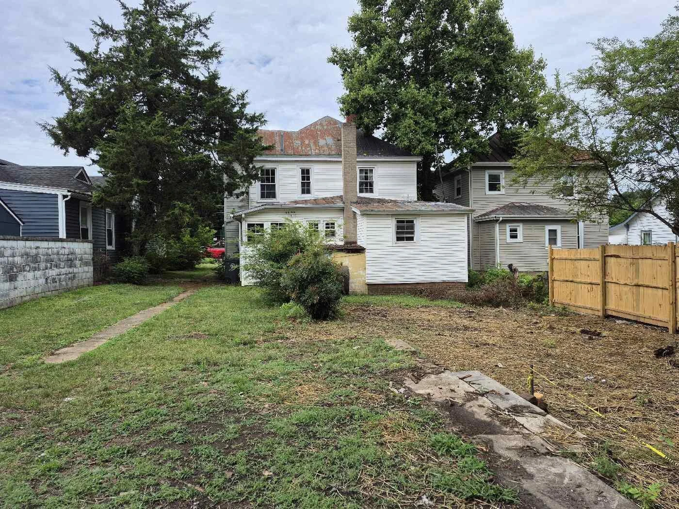 806 Stuart ST - Photo 6