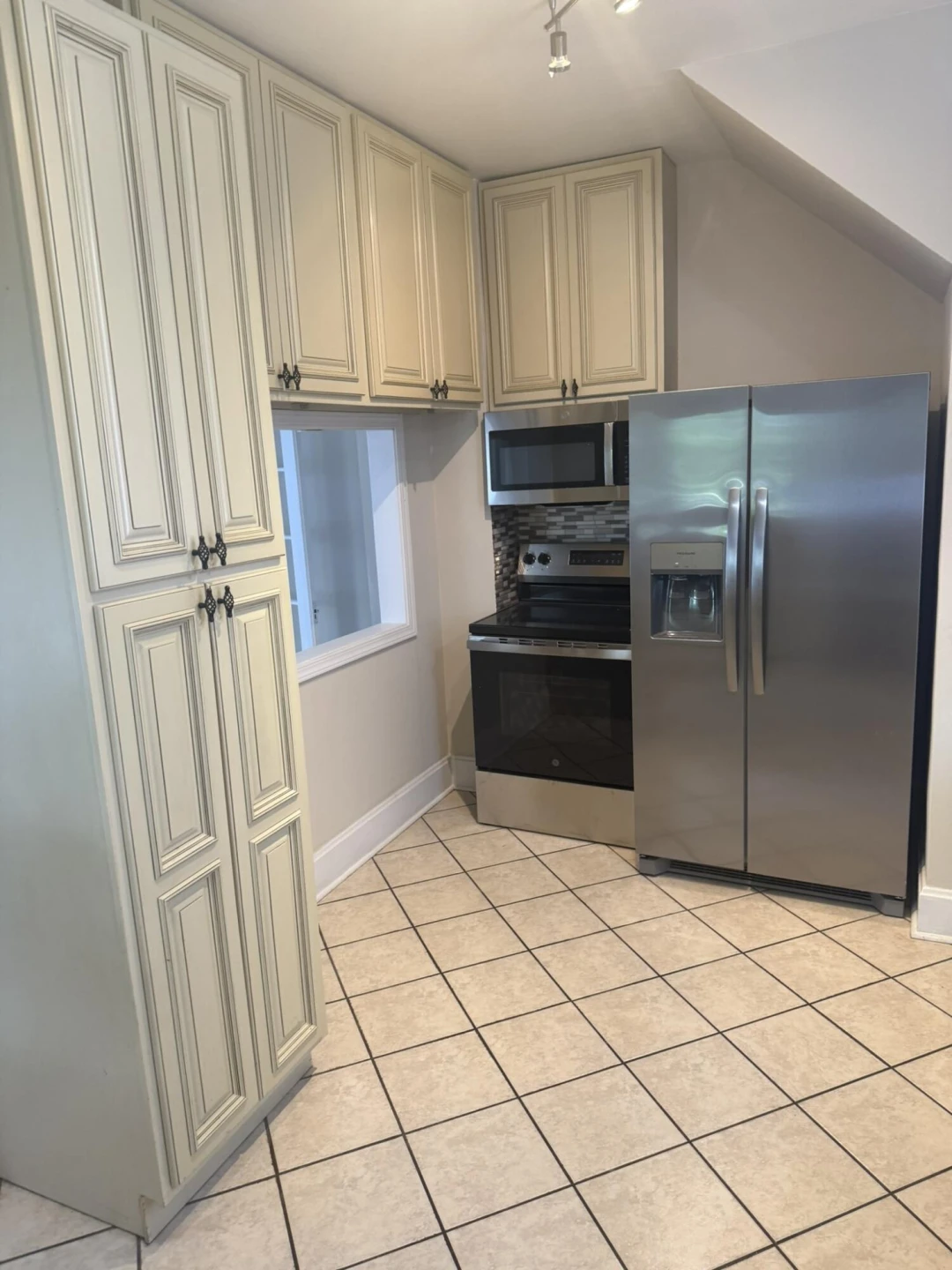 625 Jefferson AVE - Photo 16