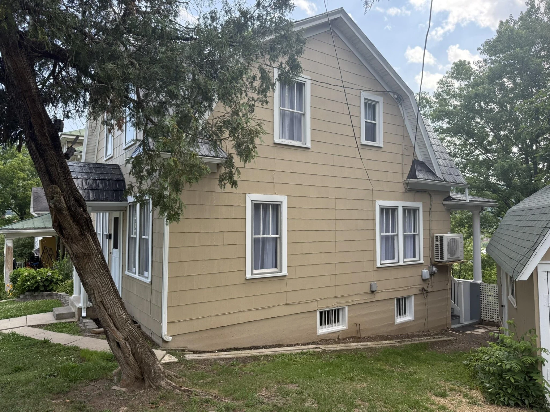 625 Jefferson AVE - Photo 2