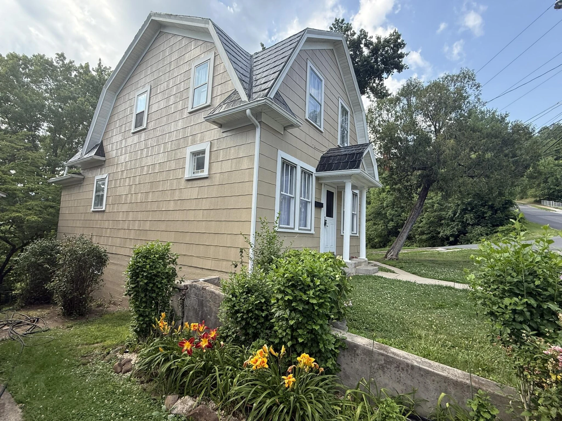 625 Jefferson AVE - Photo 4