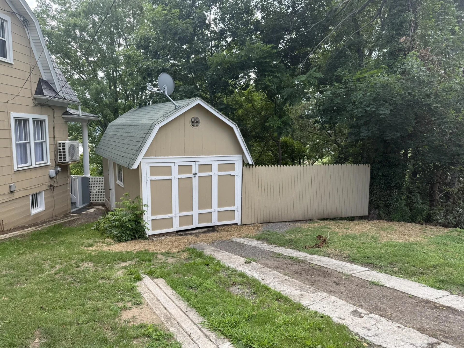 625 Jefferson AVE - Photo 8