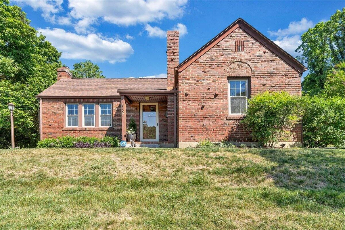 3157 Woodlawn AVE SW