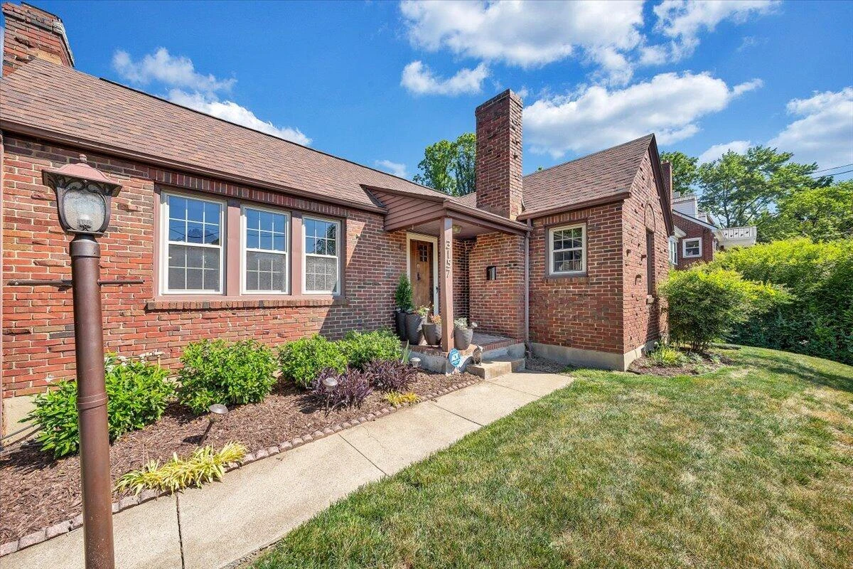 3157 Woodlawn AVE SW - Photo 2