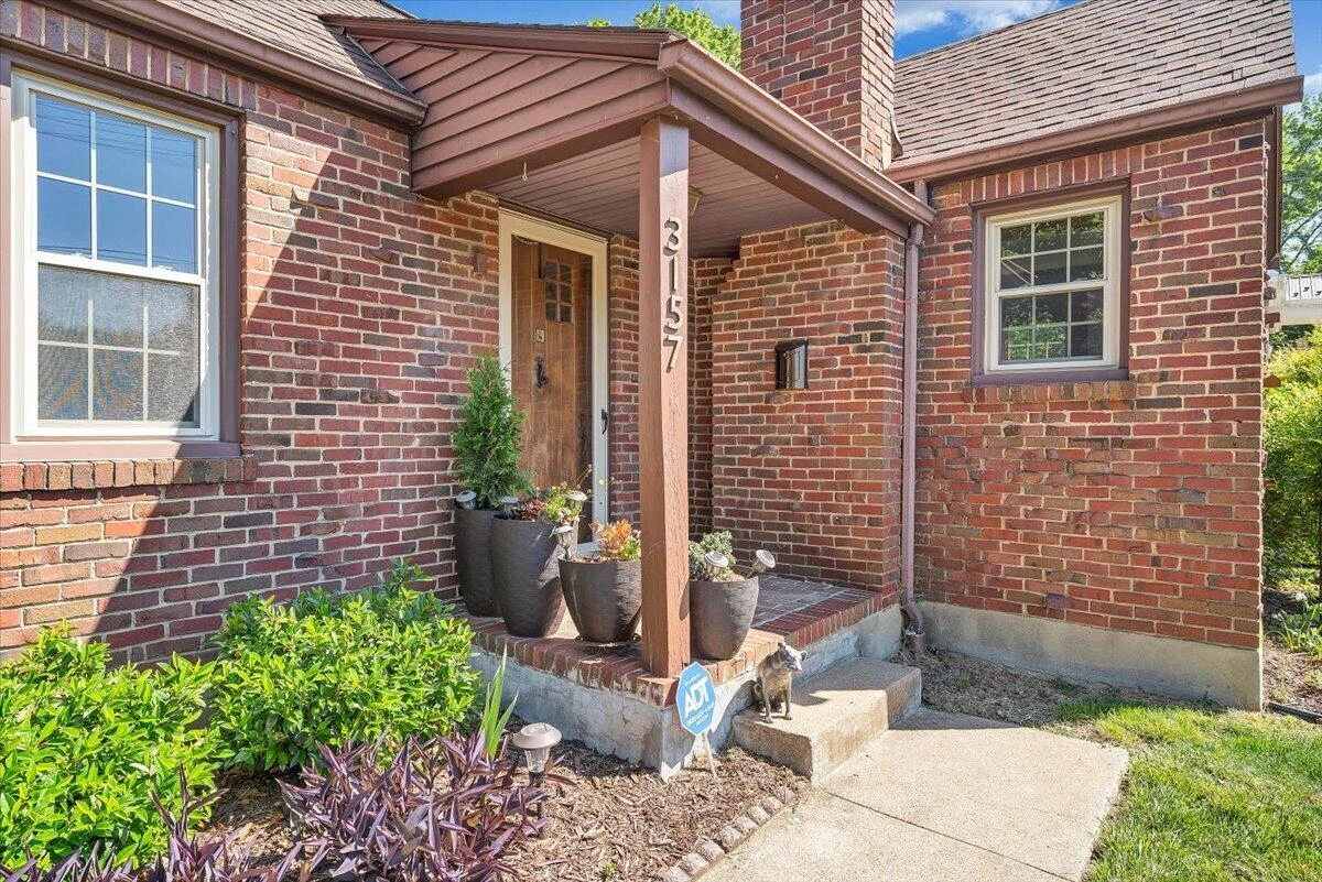 3157 Woodlawn AVE SW - Photo 3
