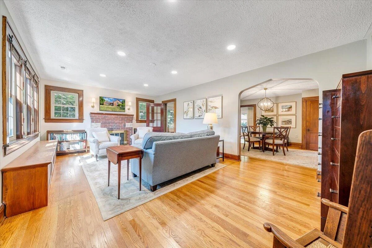 3157 Woodlawn AVE SW - Photo 5