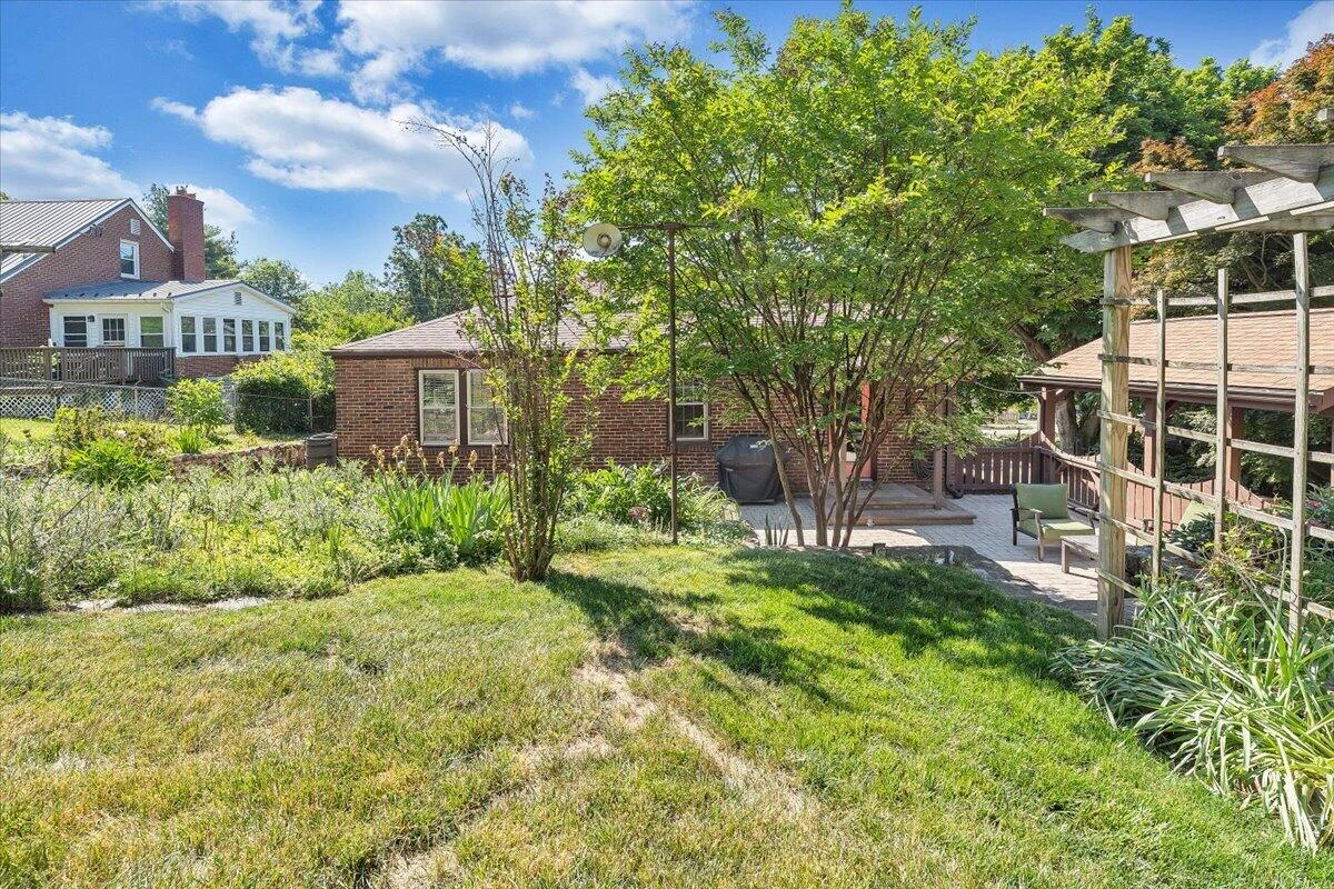 3157 Woodlawn AVE SW - Photo 53
