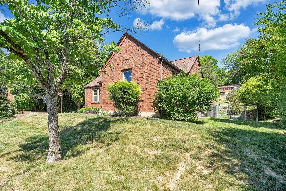 3157 Woodlawn AVE SW - Photo 59