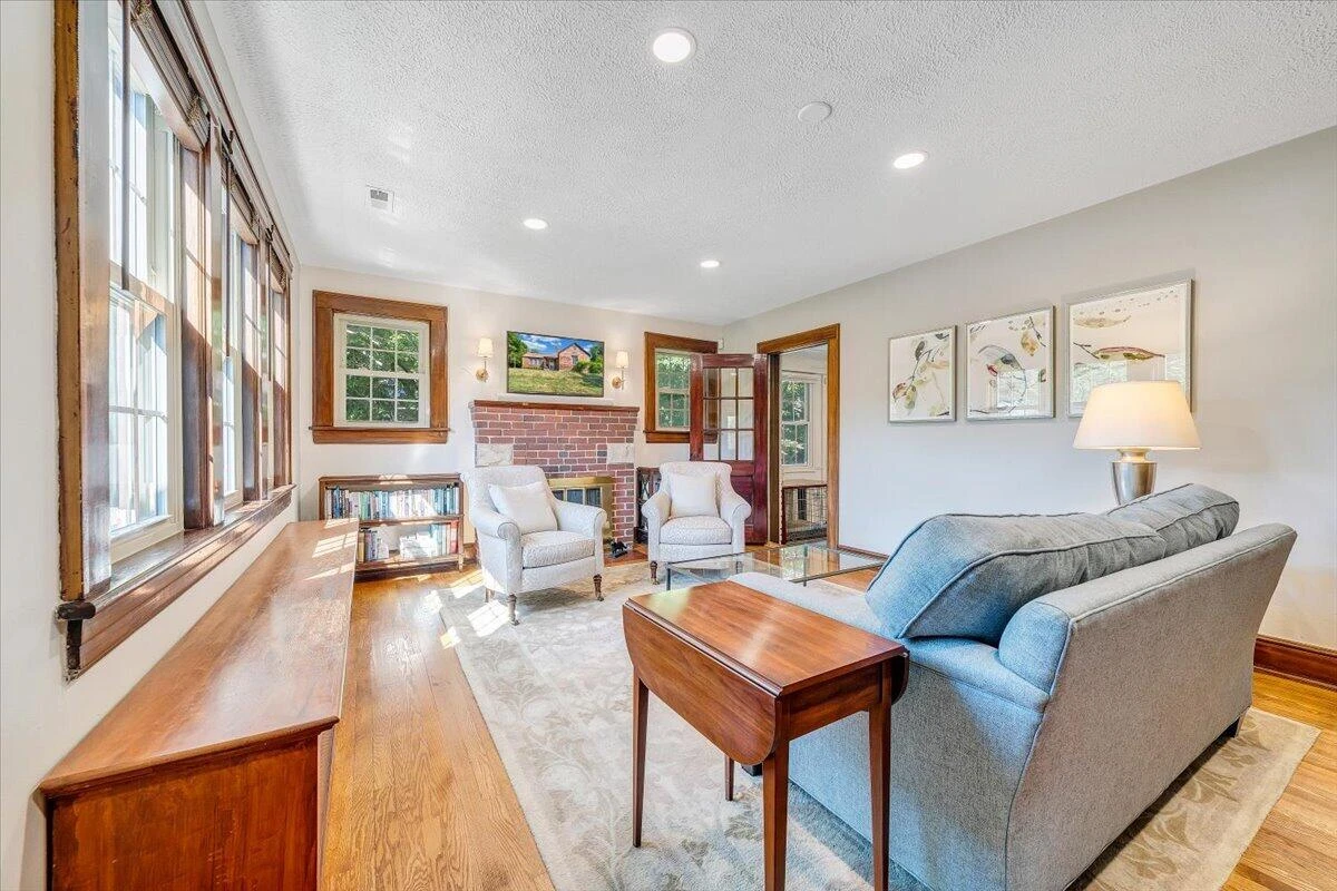 3157 Woodlawn AVE SW - Photo 6