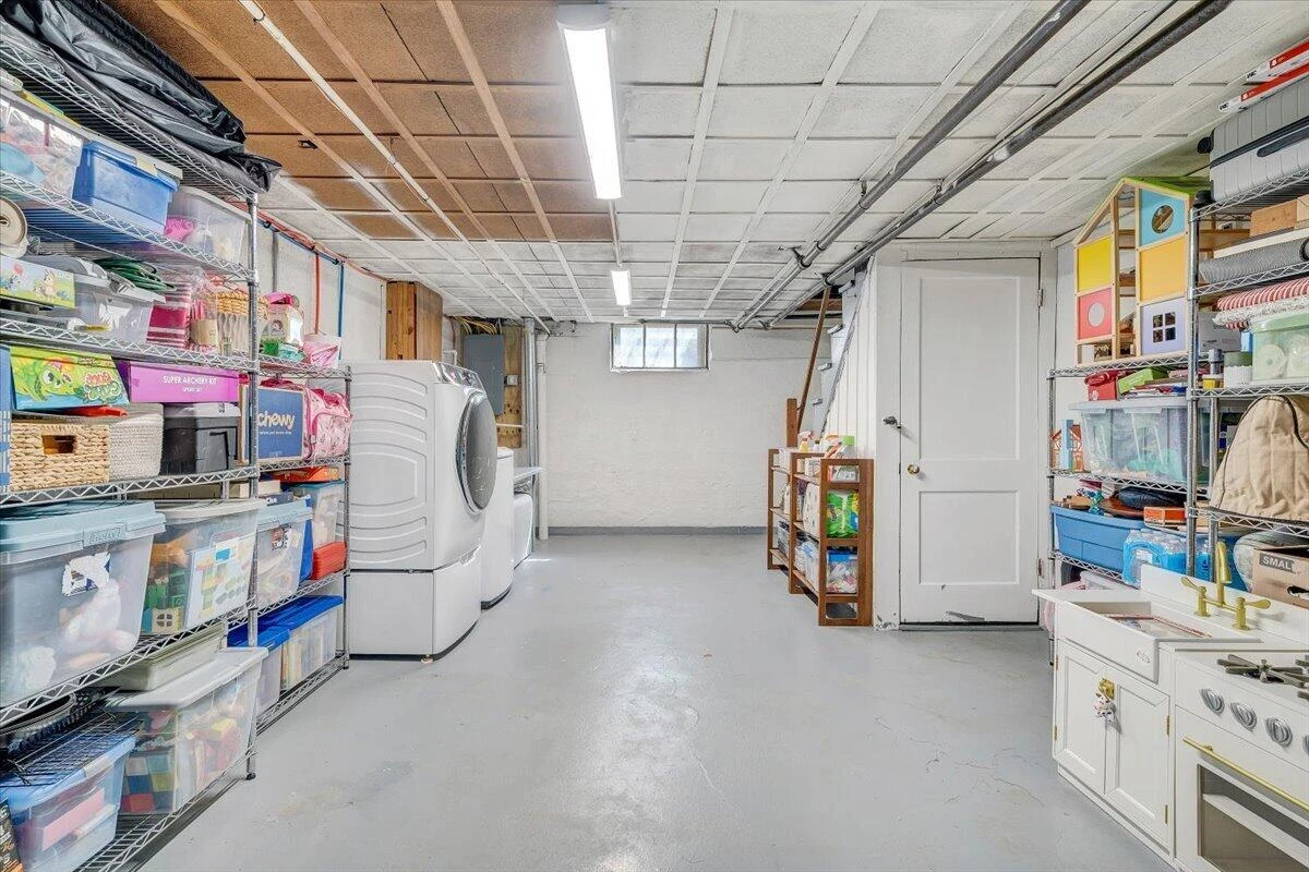 3157 Woodlawn AVE SW - Photo 60
